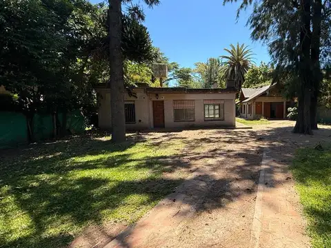 Venta casa 3 Amb. con parque y pileta, Parque Leloir, Ituzaingo