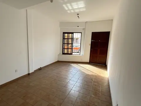 Sarratea Al  400 - Morón