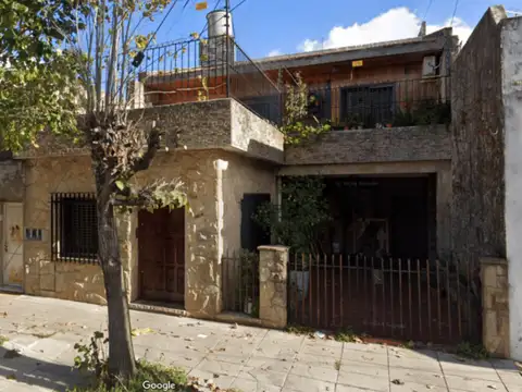 NUEVO PRECIO - CASA - 4 AMB - LOTE 8.66 X 20 - COCHERAS - QUINCHO CON PARRILLA 