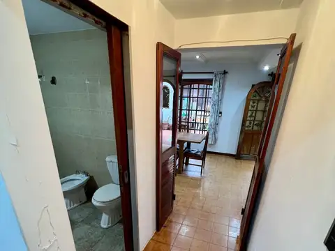 Casa 4 ambientes con 2 baños