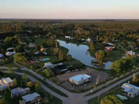 Lote de 1.893 m² a una cuadra del Río Carcarañá