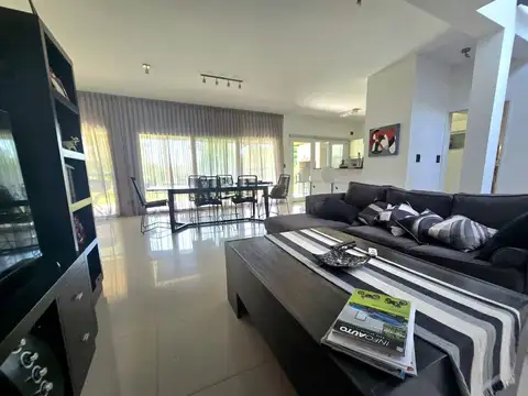 Casa en Venta en El Cantón, USD 320.000
