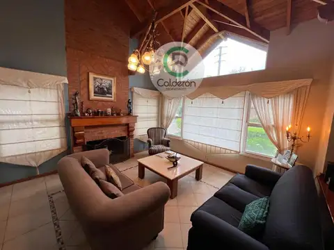 Casa en Venta con 2 cocheras
