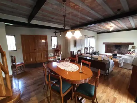 Casa 5 ambientes con 4 baños