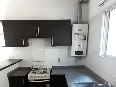 CASA INTERNA 2 DORMITORIOS CON COCHERA DESCUBIERTA