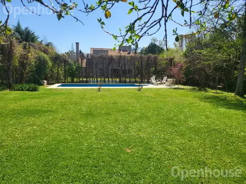 Venta Casa en  La Campiña- Pilar- sobre lote central de 800 m2.