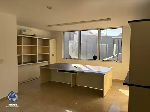 Oficina Amoblada con Cochera Fija en Alquiler en Barrio Cerro de Las Rosas
