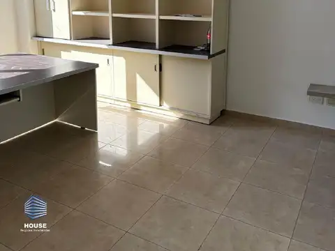 Oficina en Alquiler en Cerro De Las Rosas, $ 550.000