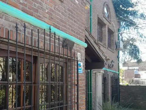 Casa 6 ambientes con 3 baños