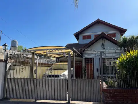 Castelar Norte chalet a metros de Santa Rosa parque y piscin