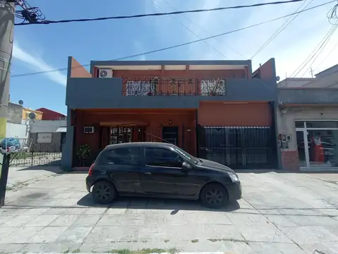 Casa con Local en venta en G. de Laferrere