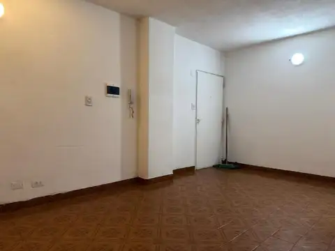 Las Flores 1600 , Piso pb