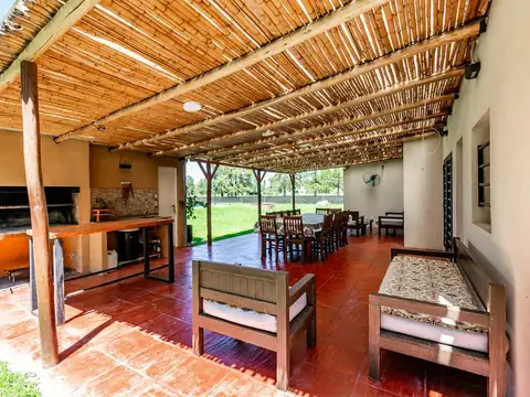 VENTA CASA 4 AMB BARRIO SEMICERRADO APTO CREDITO