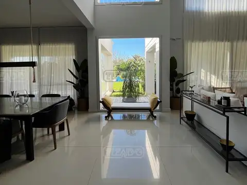 Casa en Venta en Armenio, USD 1.198.000