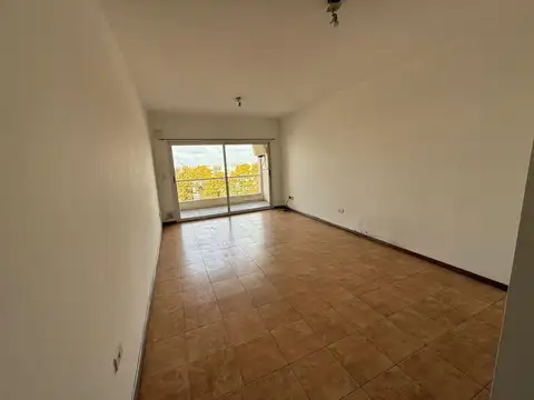 Monoambiente con balcón contrafrente