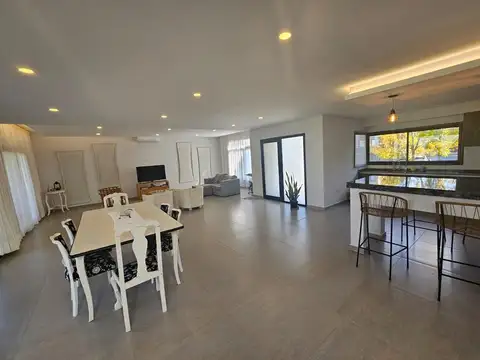 Casa en Alquiler Temporal en Lagoon Pilar, USD 3.000