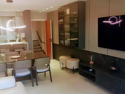 Ingleses Norte, Brasil  Hermoso piso frente al mar, situado 