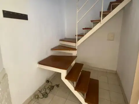 HERMOSO DUPLEX DE 3 AMBIENTES CON PATIO Y LAVADERO
