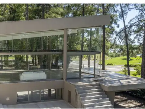 Casa 9 ambientes con 5 baños