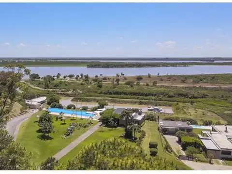 Venta Casa en Puerto Paraiso - 4 dormitorios vista al río