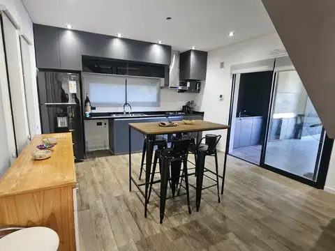 Casa 5 ambientes con 3 baños