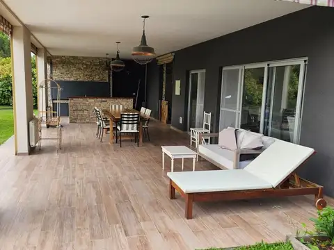 Casa en Alquiler en El Nacional Club De Campo, USD 1.800