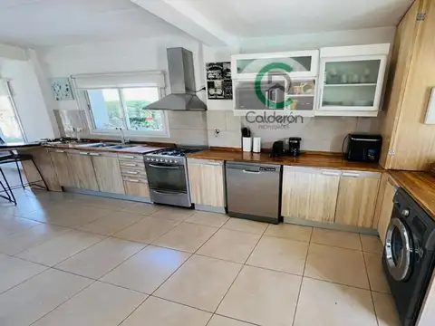 Casa 5 ambientes con 3 baños