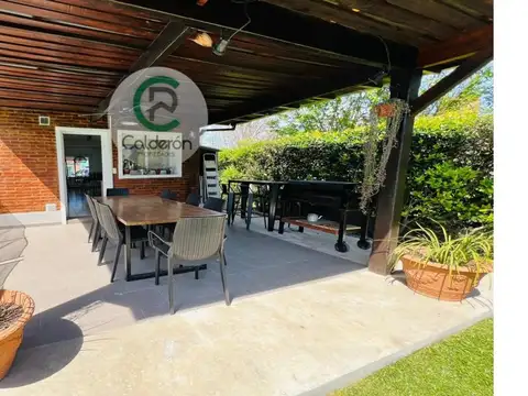 Casa 5 ambientes con 3 baños