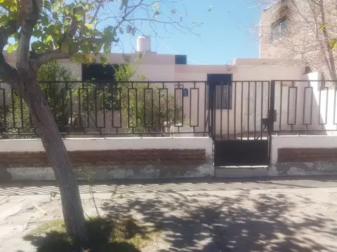CASA CON DEPARTAMENTO. B° SANTA CRUZ, CHIMBAS