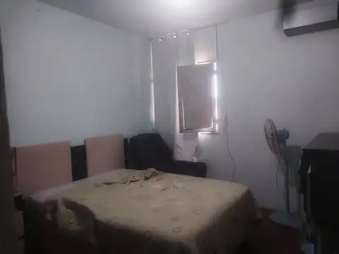 Casa 8 ambientes con 2 baños