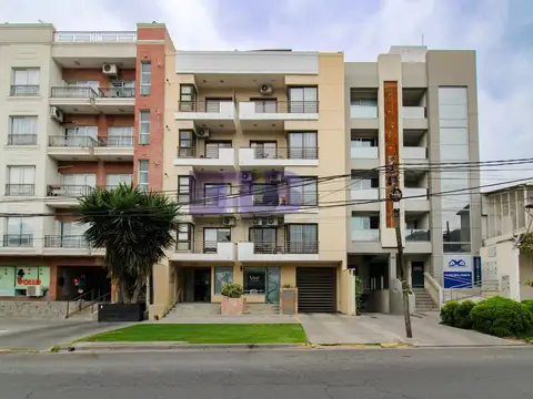 Avenida Reyes Catolicos al 1500