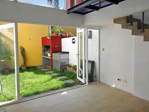 Dúplex en venta en Saavedra, Patio y Parrilla. Baño completo y toilette