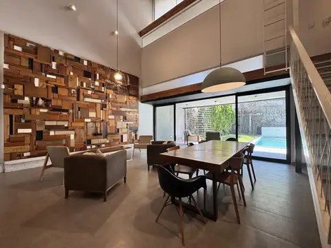 Casa 3 dormitorios de diseño, cochera doble y pileta