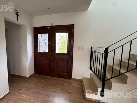 Casa 5 ambientes con 4 baños