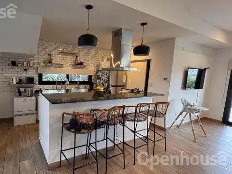 Casa en Alquiler con 1 cochera