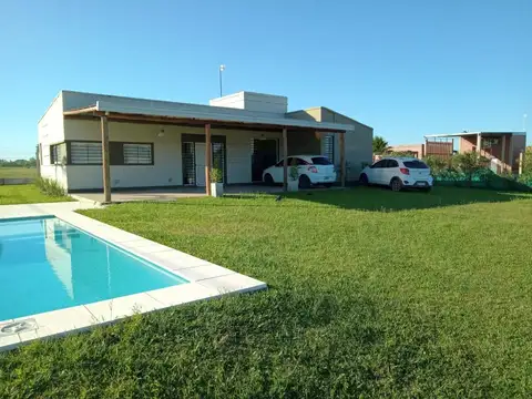 Casa 2 ambientes con 3 baños