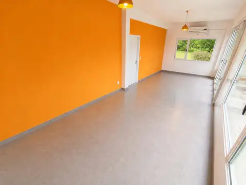 Casa 7 ambientes con 2 baños