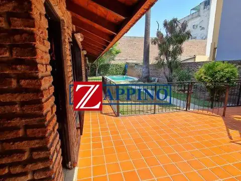 Casa en Venta con 3 cocheras