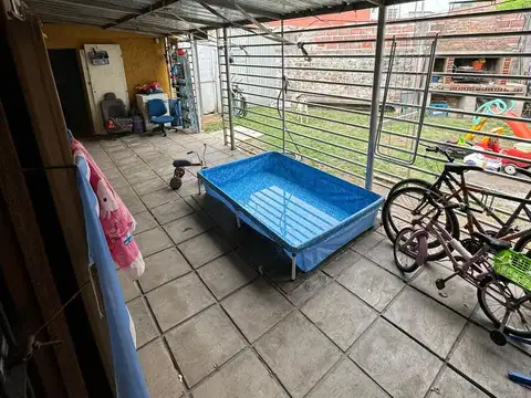 Casa 3 ambientes con 1 baño