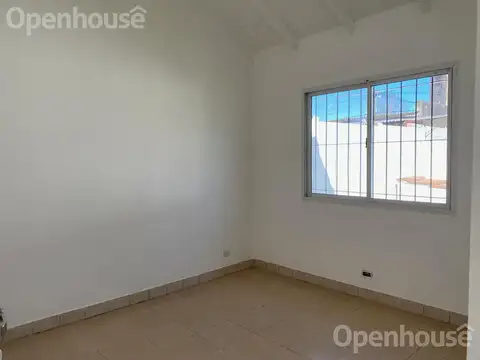 Casa en Alquiler con 2 cocheras