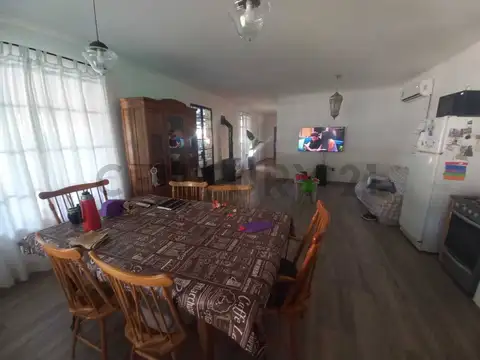 Casa 6 ambientes con 1 baño