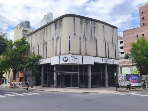 Local Comercial 843 m2 Urquiza esquina Alvear