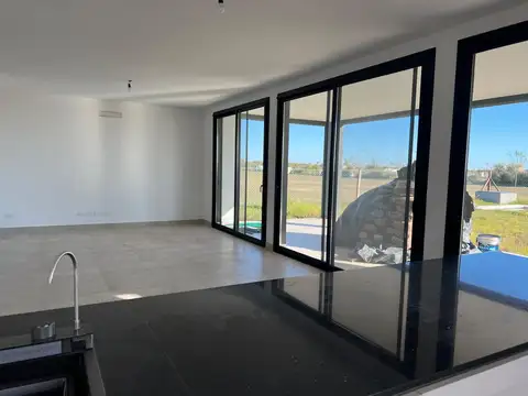Av De Los Lagos