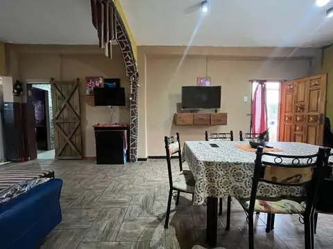 Casa en Venta con 2 cocheras
