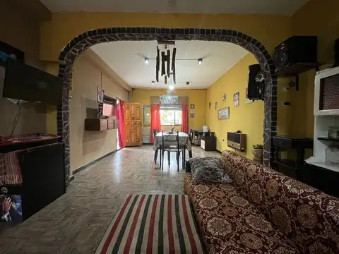 CASA EN VENTA 4 AMBIENTES TEMPERLEY + DEPARTAMENTO