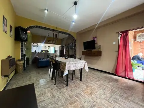 Casa 5 ambientes con 2 baños