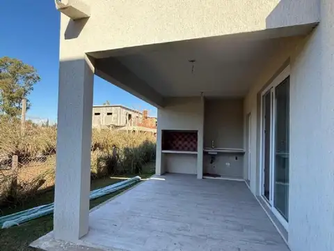 Casa en Alquiler en La Lonja, USD 1.300