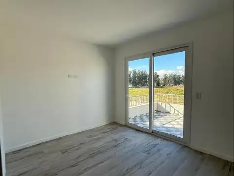 Casa en Alquiler con 2 cocheras