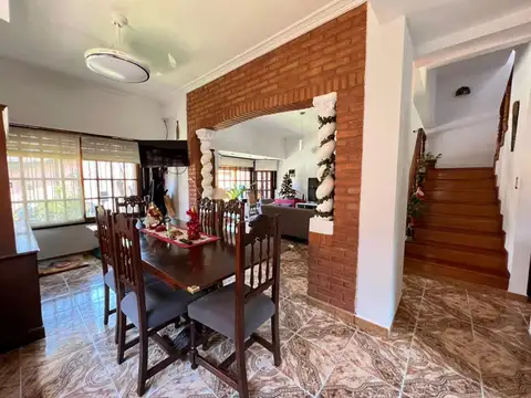 Casa en Venta con 4 cocheras