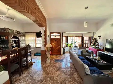 Chalet de 3 ambientes   dependencia de servicio en venta, en Martínez.